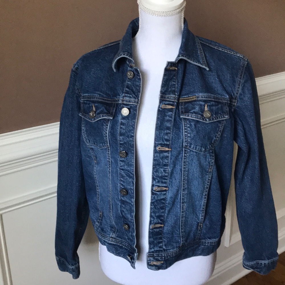 Calvin Klein Jean jacket size medium, med wash